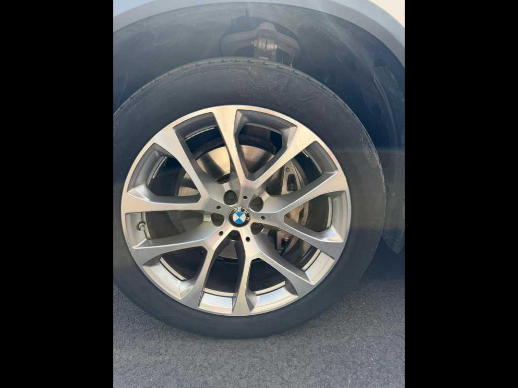 BMW X5 xdrive30d mhev 48V xLine auto