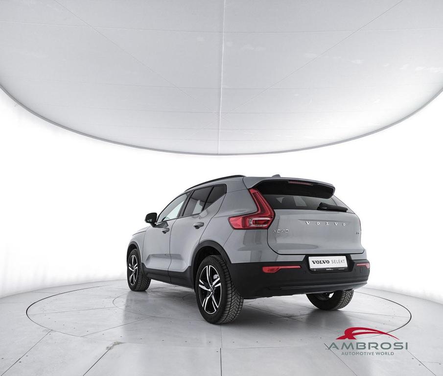 Volvo XC40 2.0 b3 Plus Dark auto