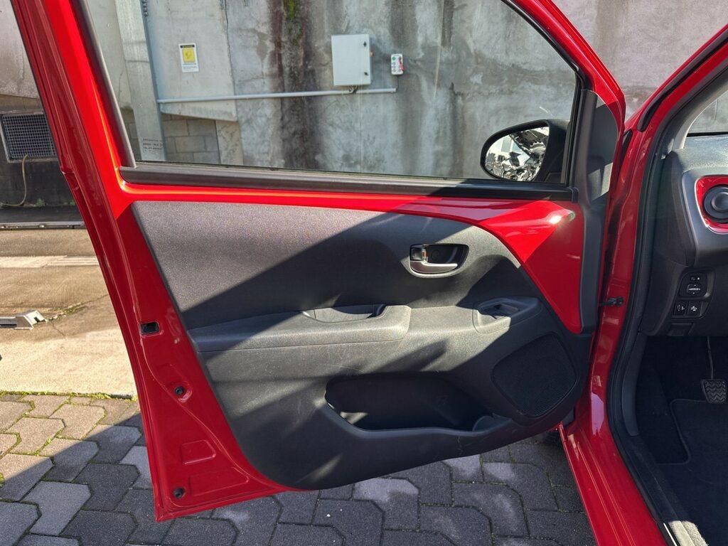 Toyota Aygo 5p 1.0 x-play 72cv