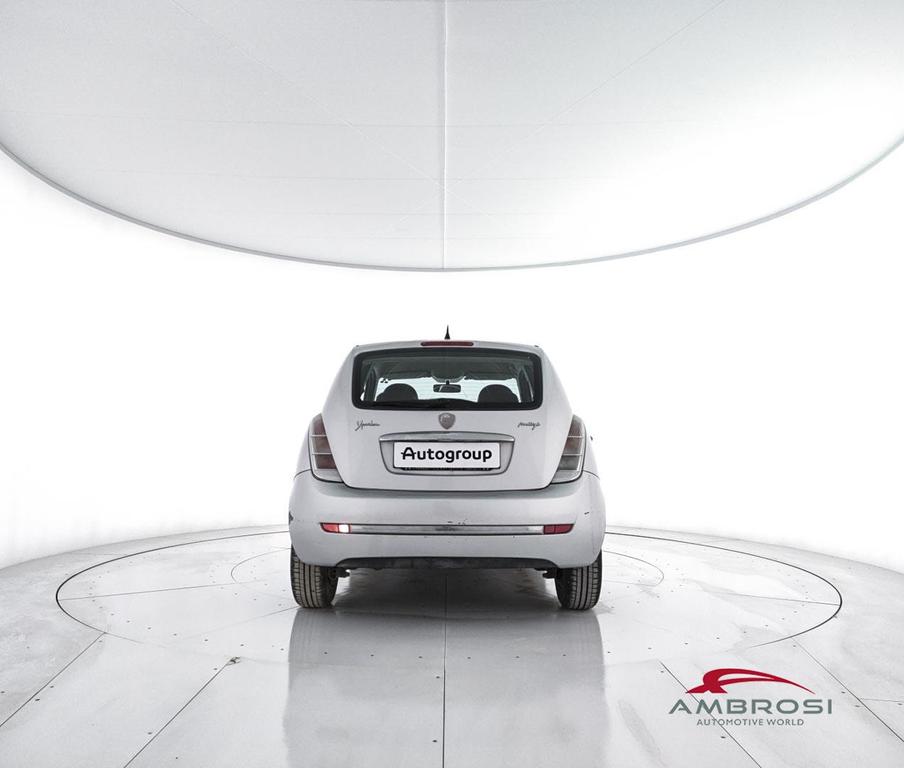 Lancia Ypsilon 1.3 mjt 16v Oro Bianco 90cv
