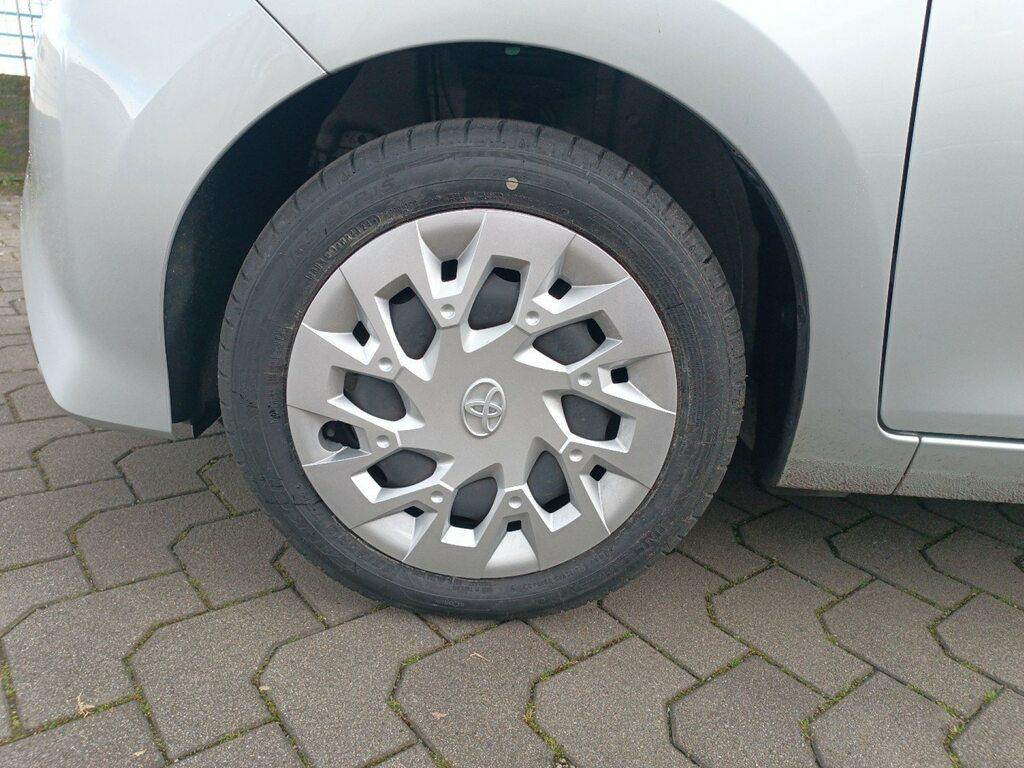 Toyota Aygo 5p 1.0 x-play 72cv