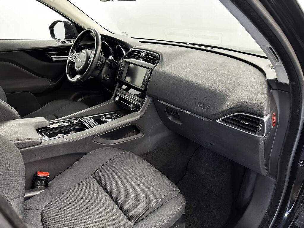 Jaguar F-Pace 2.0d i4 Pure awd 180cv auto my18