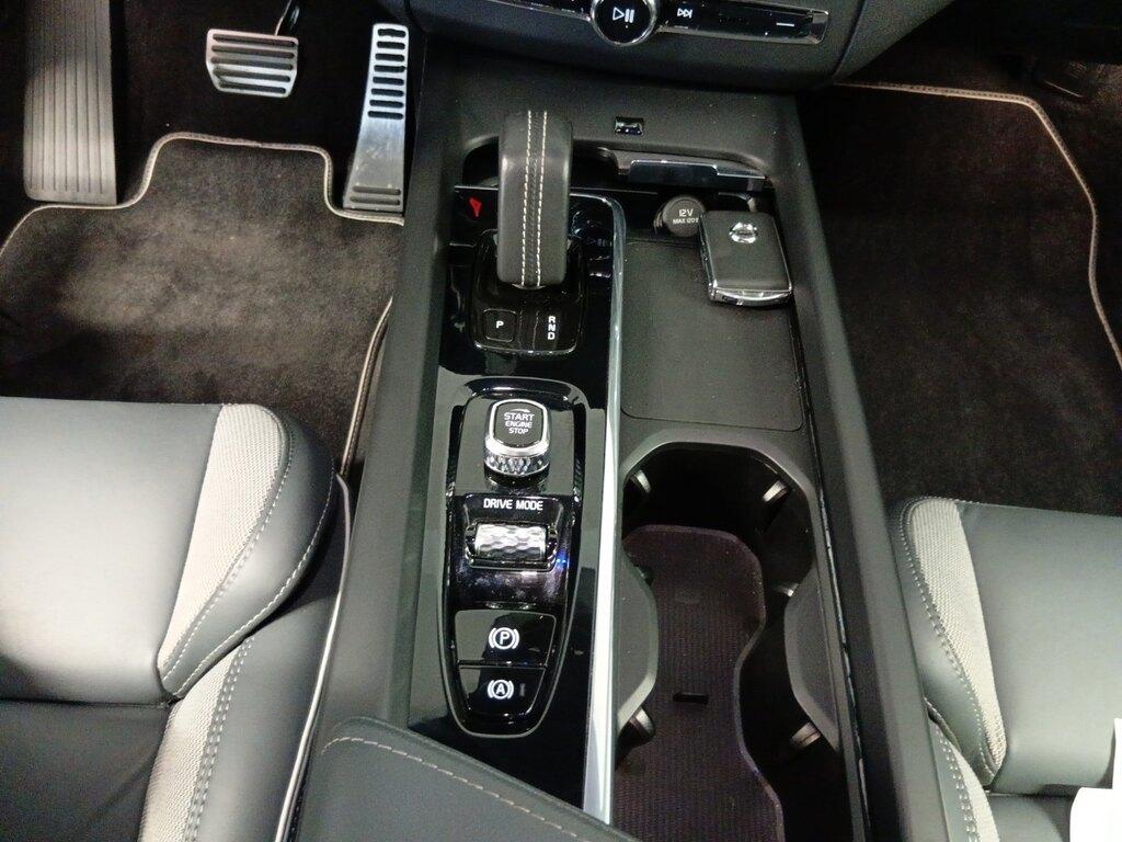 Volvo XC60 2.0 T6 plug-in Hybrid R-design awd auto