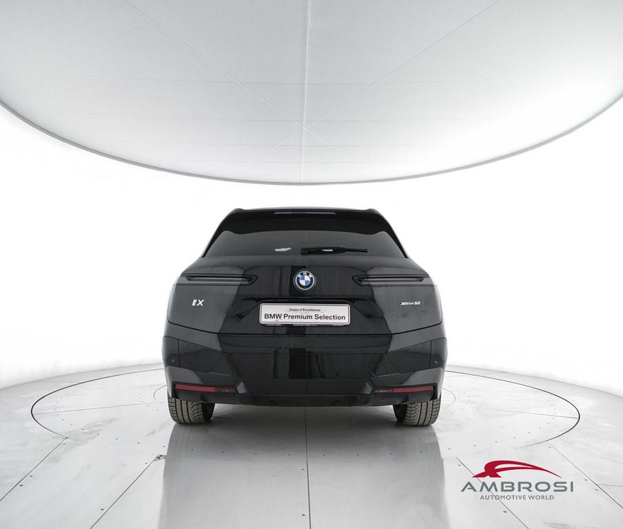 BMW iX xdrive50 pacchetto sportivo