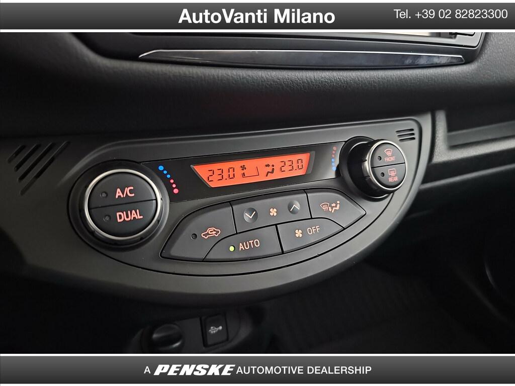 Toyota Yaris 1.3 Lounge 5p E6