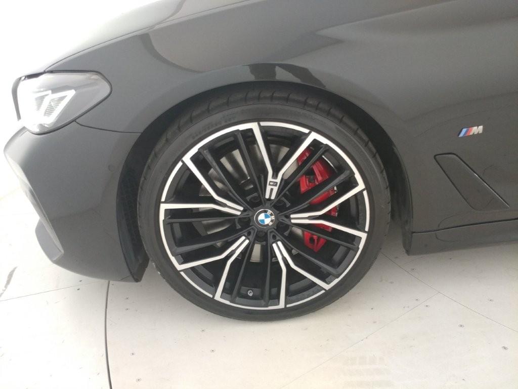 BMW Serie 5 M M550i mhev 48V xdrive