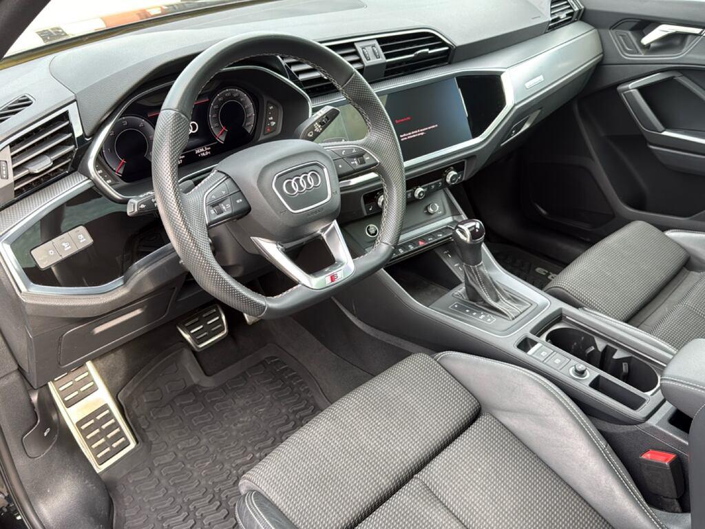 Audi Q3 Sportback 40 2.0 tdi Identity Black quattro 193cv s-tronic