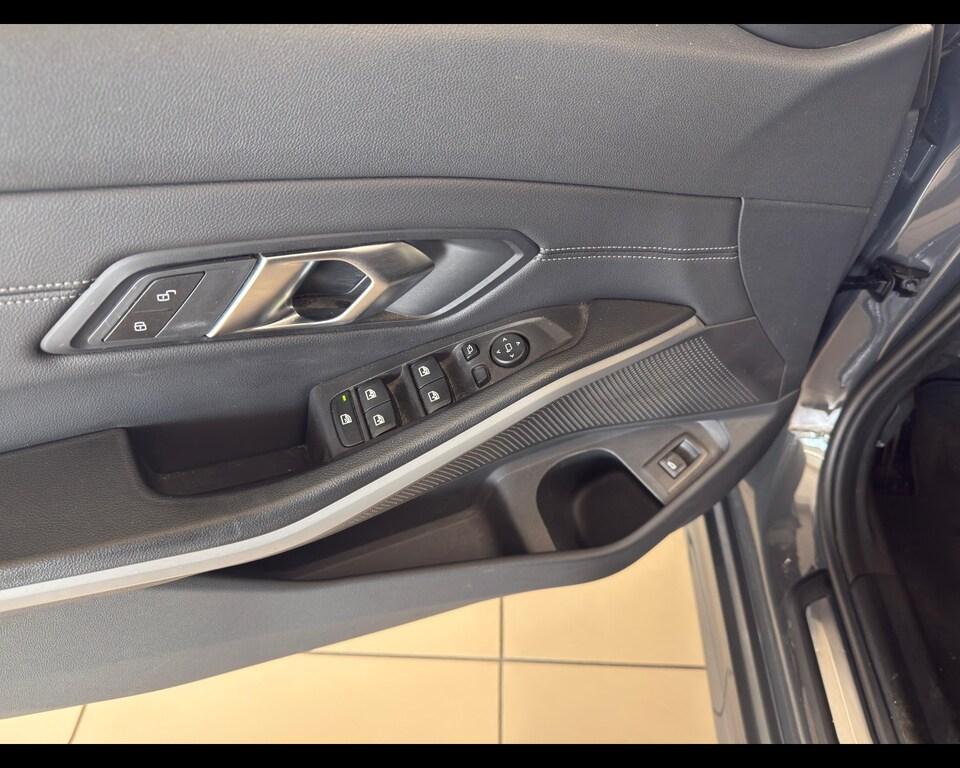 BMW Serie 3 318d Touring mhev 48V auto
