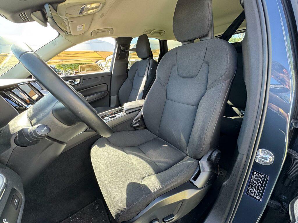 Volvo XC60 2.0 B4 Momentum auto