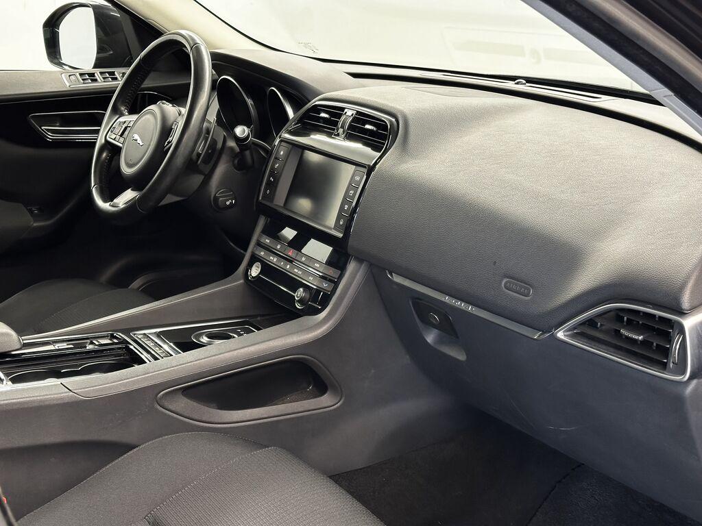 Jaguar F-Pace 2.0d i4 Pure awd 180cv auto my18
