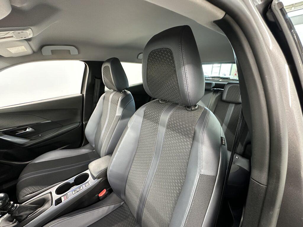 Peugeot 2008 1.5 bluehdi Allure Navi Pack s&s 100cv