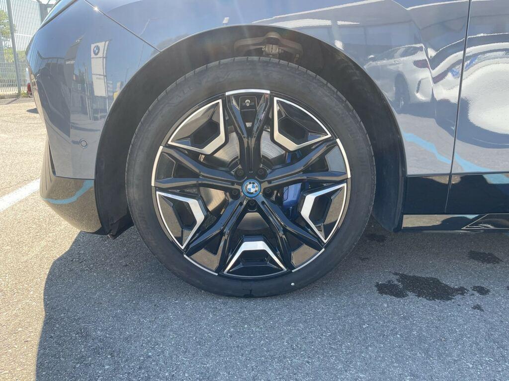 BMW iX xdrive40 pacchetto sportivo