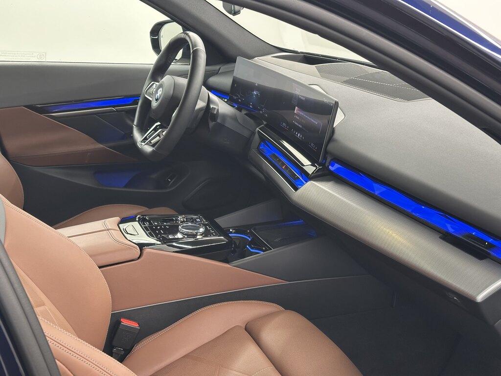 BMW i5 edrive40