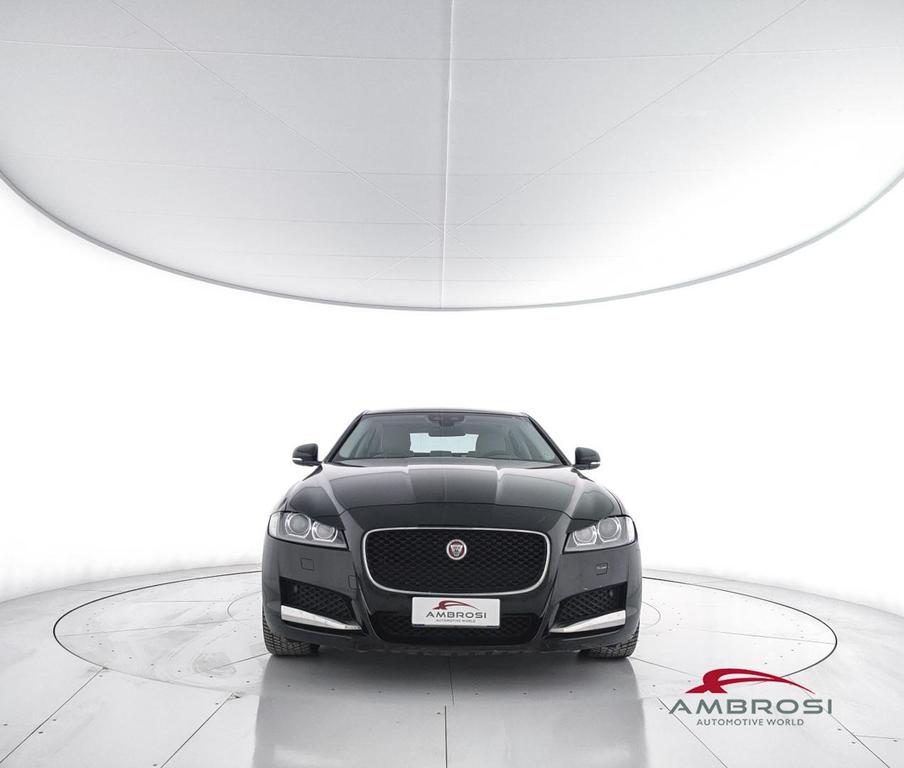 Jaguar XF 2.0d i4 Pure awd 240cv auto my18