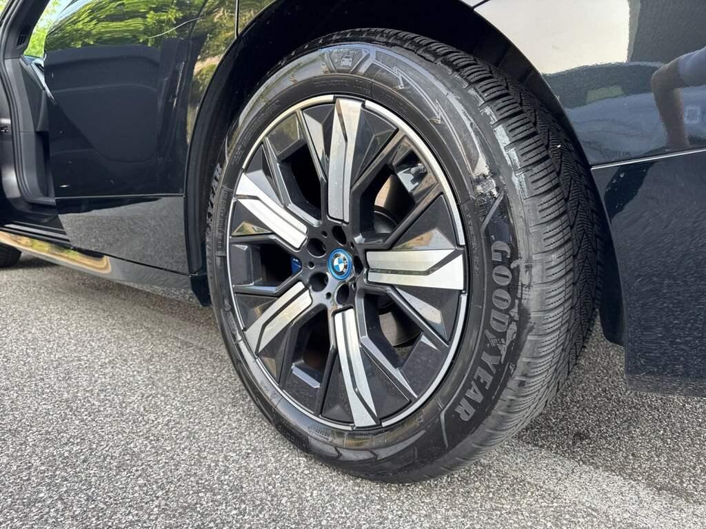 BMW iX xdrive50 pacchetto sportivo