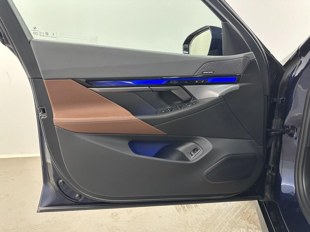 BMW i5 edrive40