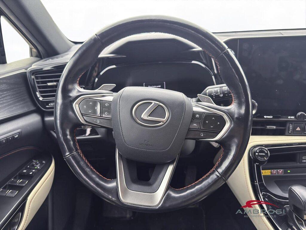 Lexus NX 2.5 plug-in Luxury 4wd e-cvt