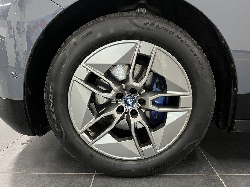 BMW iX xdrive50 pacchetto sportivo