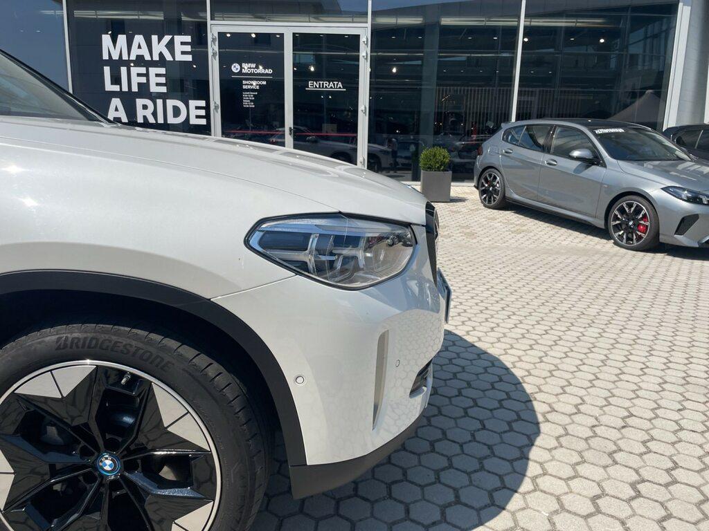 BMW iX3 bev Impressive