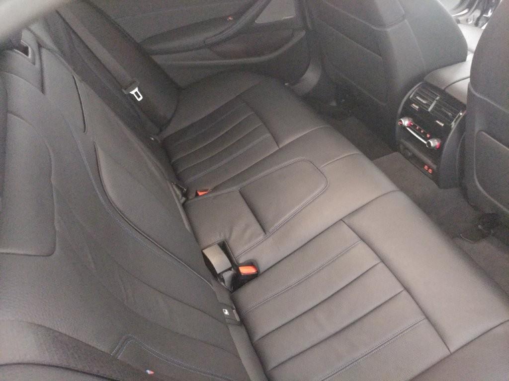 BMW Serie 5 M M550i mhev 48V xdrive