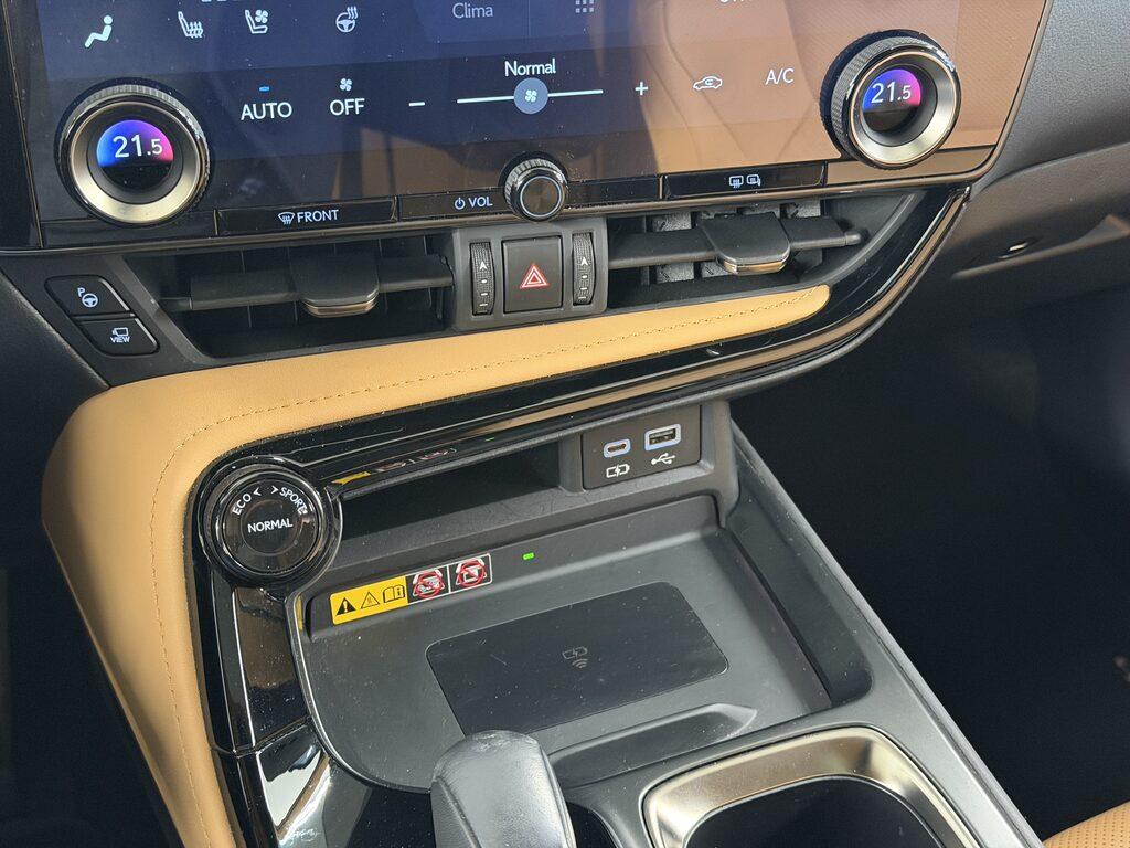 Lexus NX 2.5 plug-in Luxury 4wd e-cvt