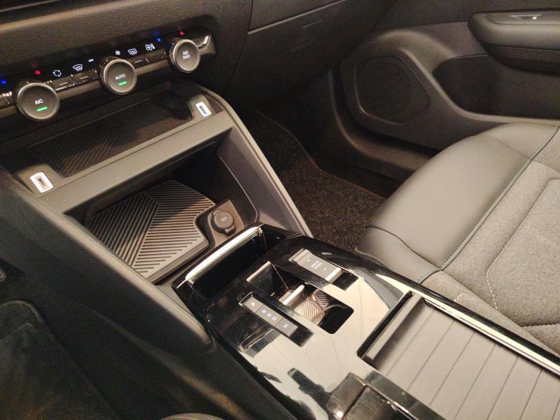 Citroen C4 X 1.2 hybrid Business 136cv e-dcs6