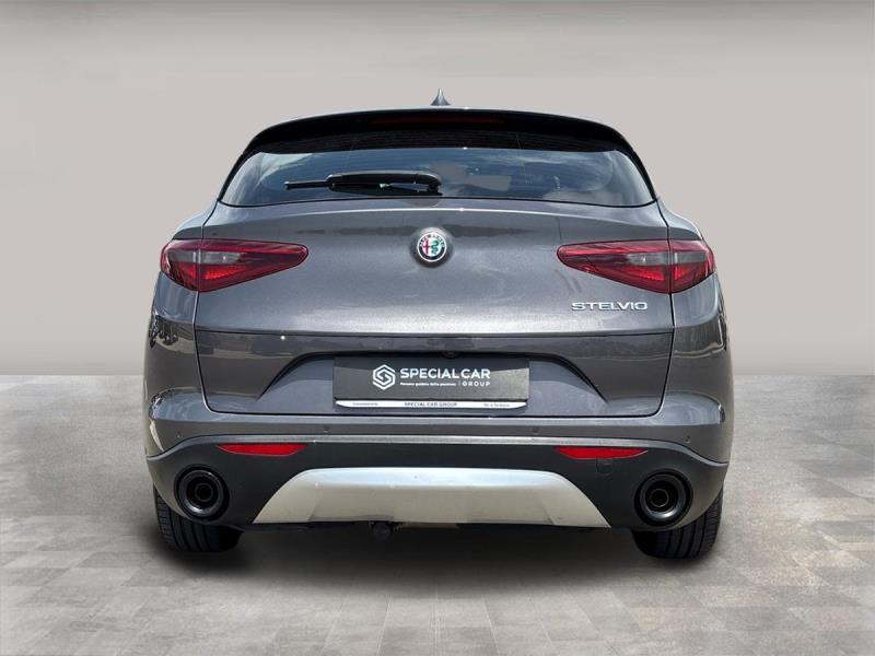 Alfa Romeo Stelvio 2.2 t Business rwd 160cv auto