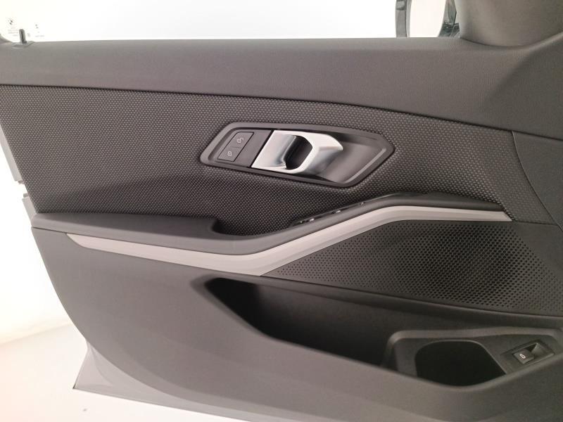 BMW Serie 3 320d Touring mhev 48V auto