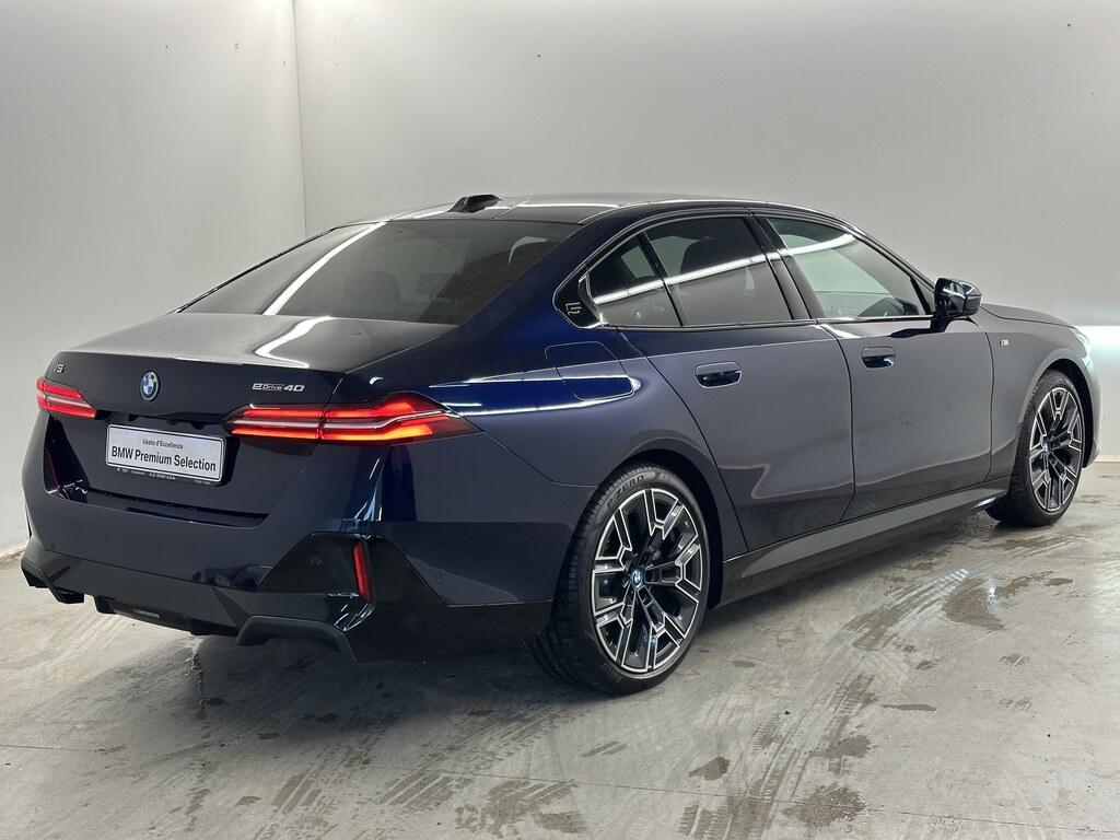 BMW i5 edrive40