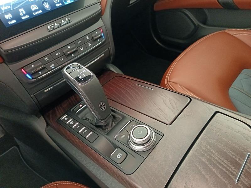 Maserati Ghibli 3.0 V6 bt Gransport Nerissimo 350cv auto my18