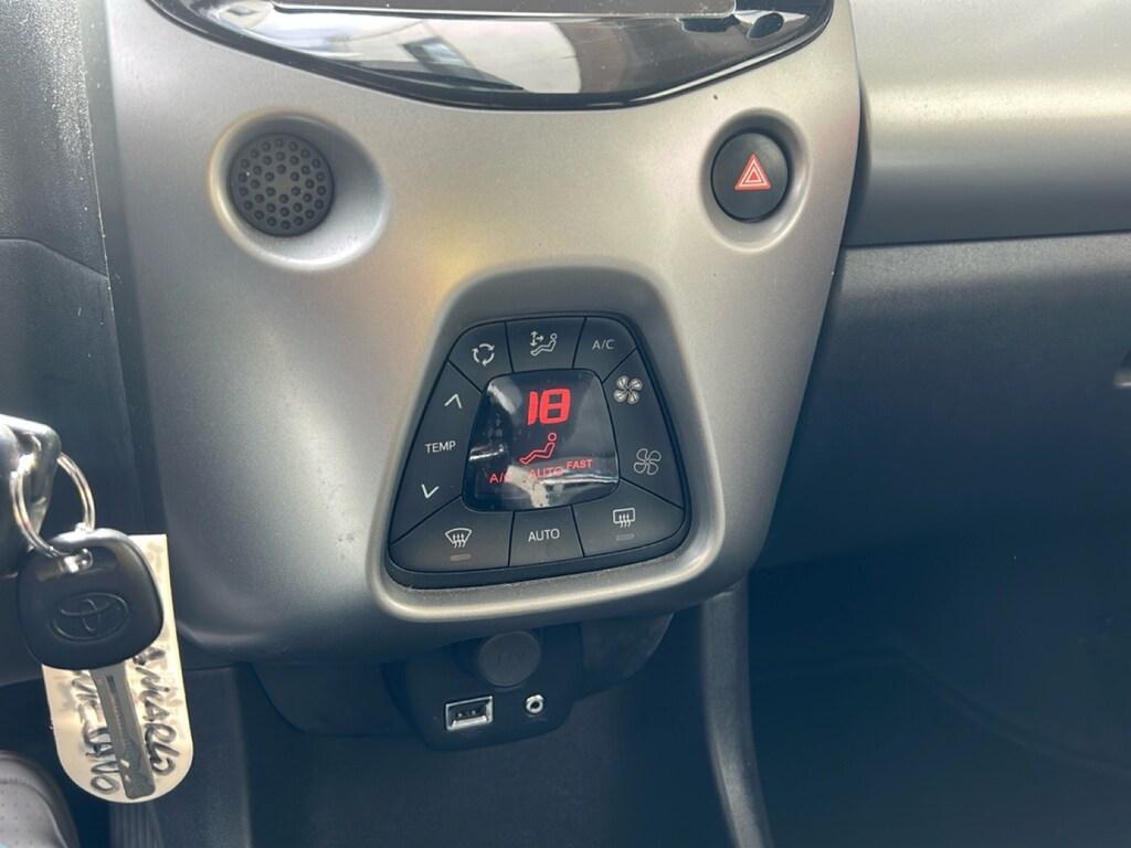 Toyota Aygo 1.0 x-play 5p my15