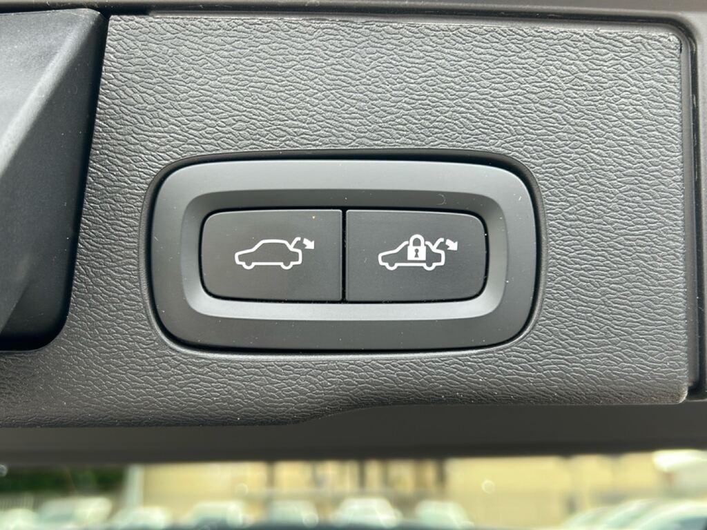 Volvo XC60 2.0 b4 Plus Dark awd auto