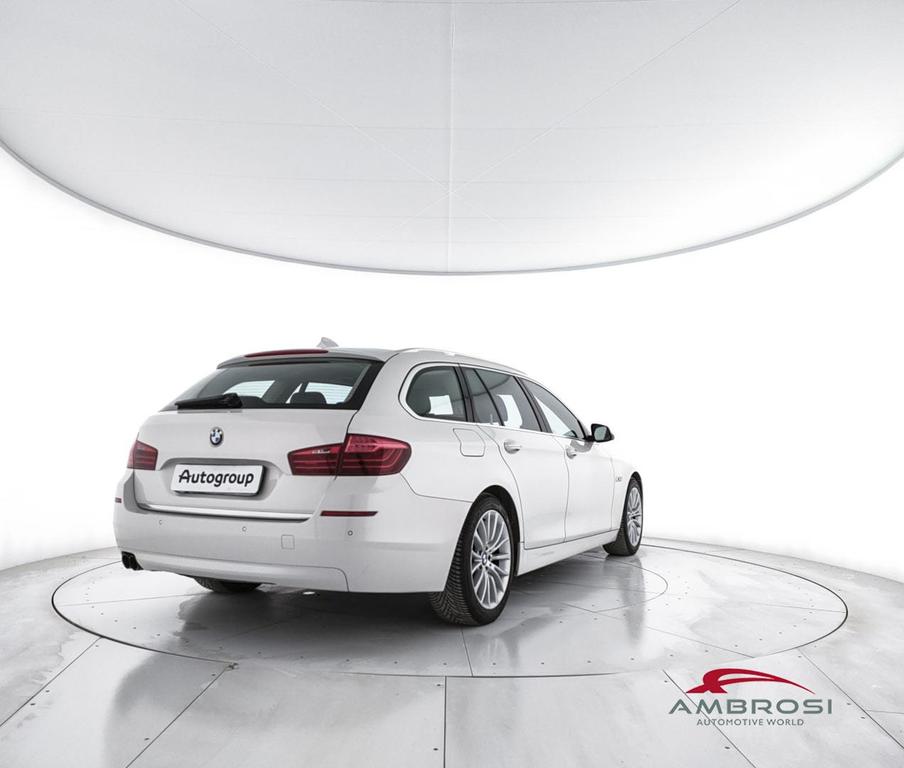 BMW Serie 5 520d Touring xdrive Luxury 190cv auto