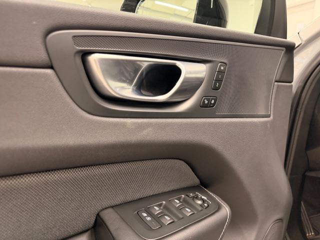 Volvo XC60 2.0 b4 Plus Dark awd auto