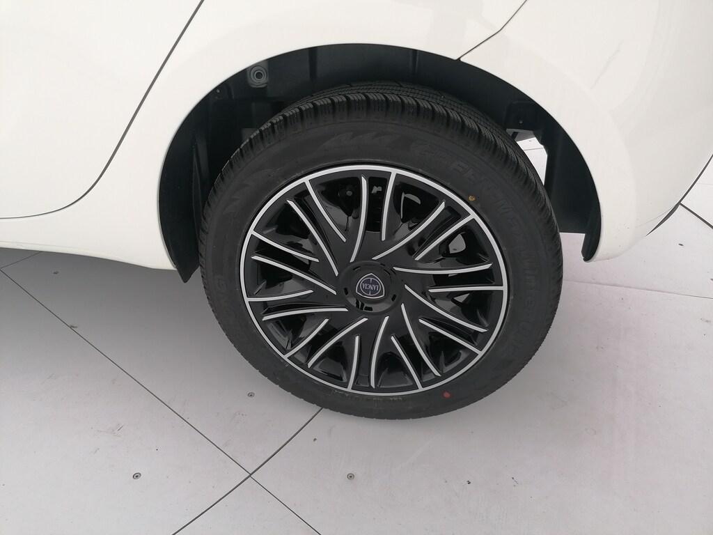 Lancia Ypsilon 1.0 firefly hybrid Silver s&s 70cv 5p.ti