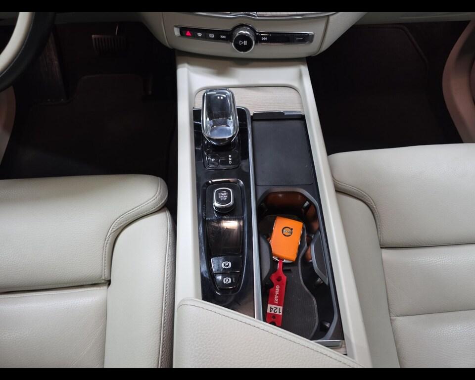 Volvo XC60 2.0 B4 Inscription awd auto