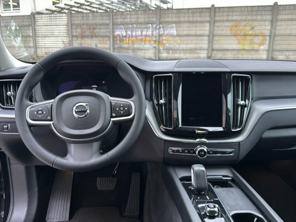 Volvo XC60 2.0 B4 Momentum Pro awd auto