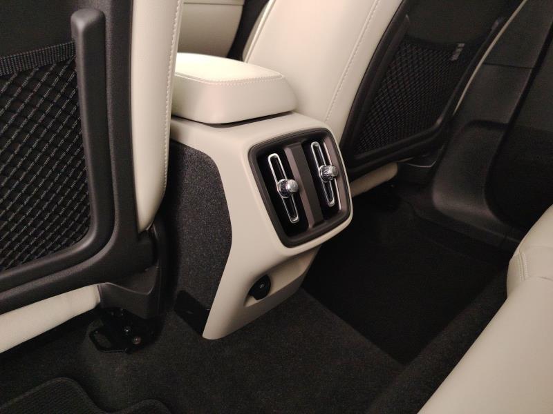 Volvo XC40 2.0 b4 Ultimate Dark awd auto