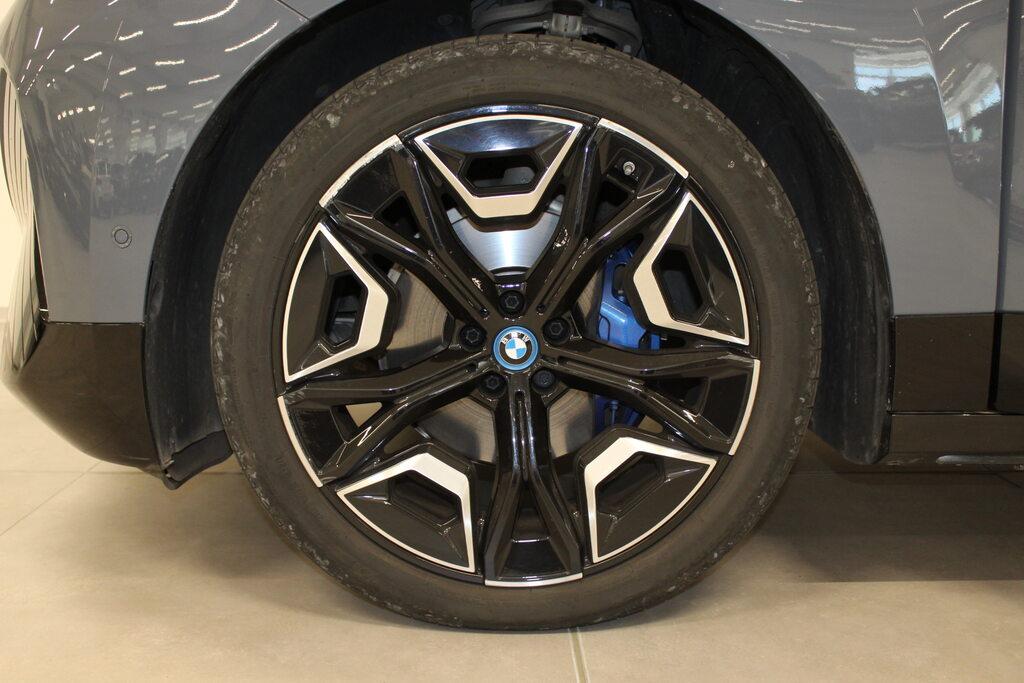 BMW iX xdrive40 pacchetto sportivo