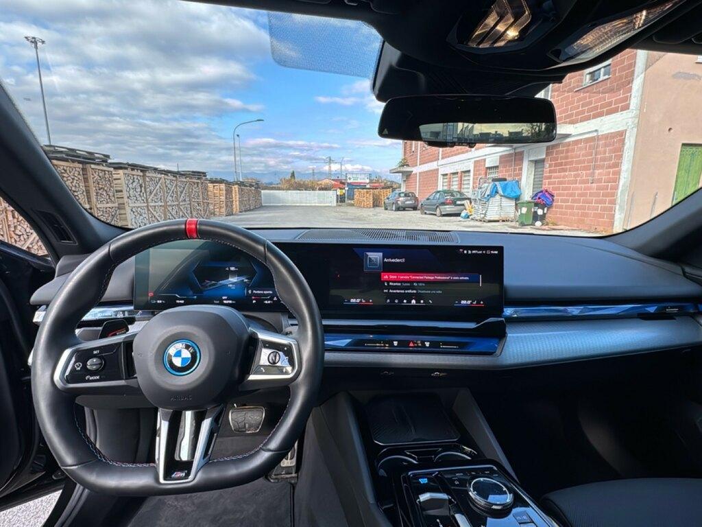 BMW i5 M60 auto
