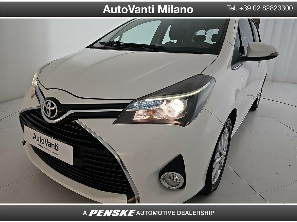 Toyota Yaris 1.3 Lounge 5p E6