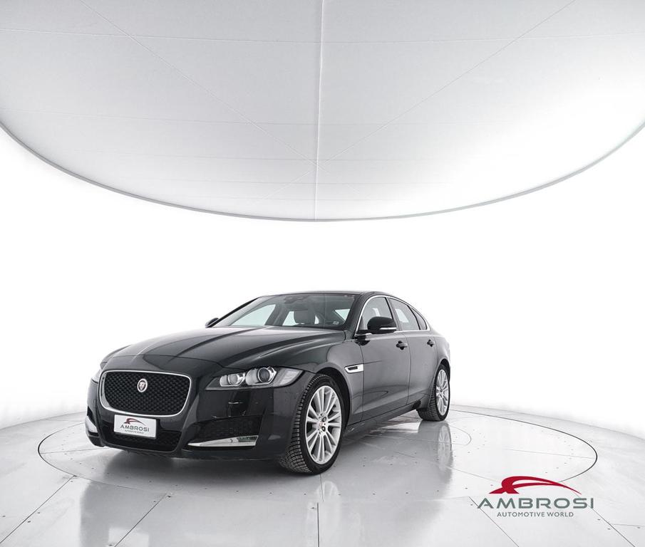 Jaguar XF 2.0d i4 Pure awd 240cv auto my18