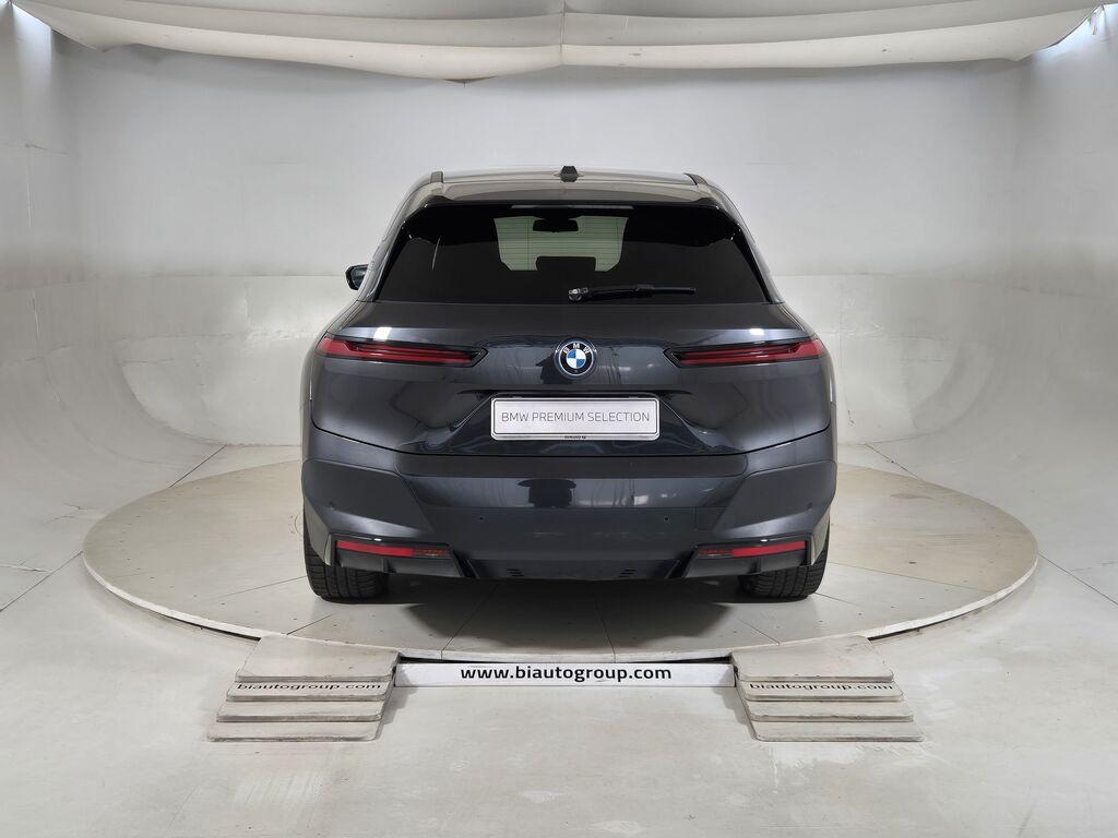 BMW iX xdrive40 pacchetto sportivo