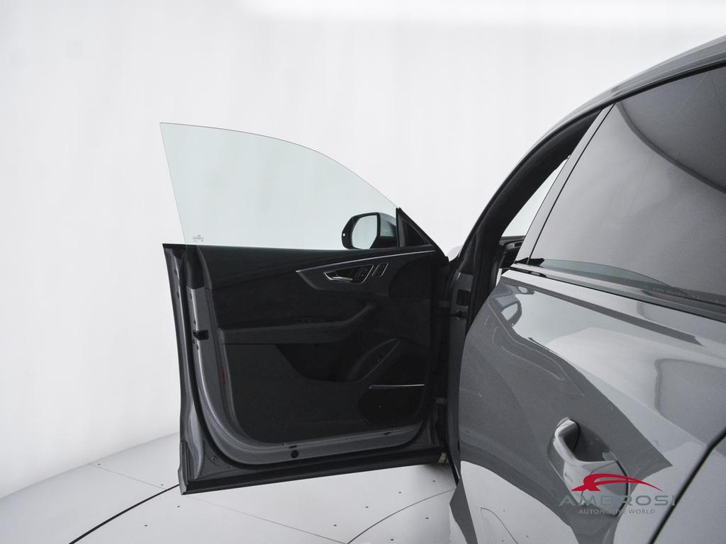 Audi Q8 RS 8 4.0 mhev quattro tiptronic