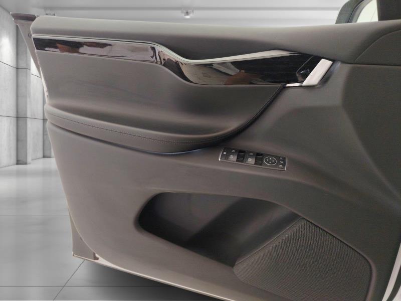 Tesla Model X 75 D