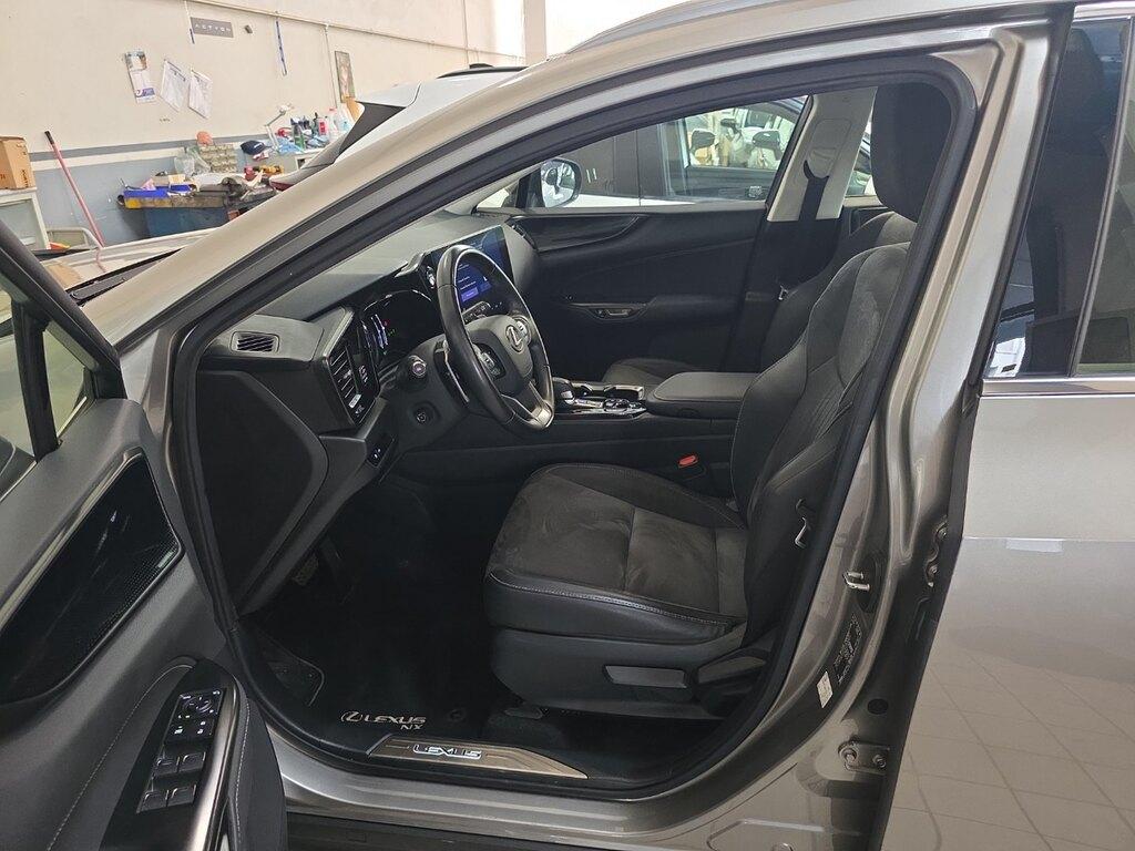 Lexus NX 2.5 hybrid Business 4wd e-cvt