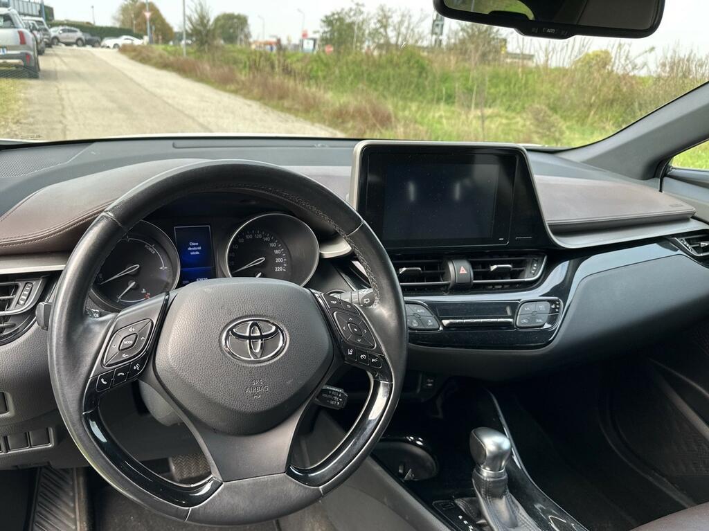 Toyota C-HR 1.8h Lounge 2wd e-cvt