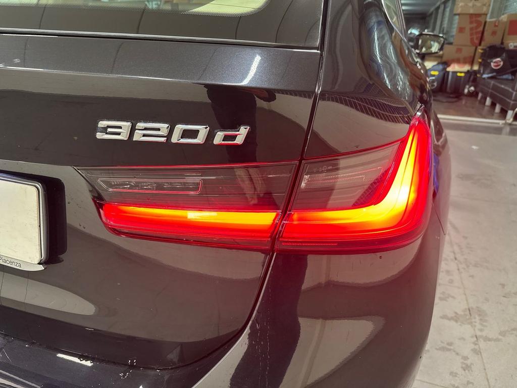 BMW Serie 3 320d Touring mhev 48V xdrive Luxury auto