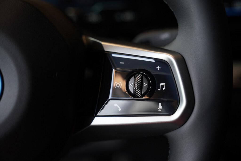 BMW i5 edrive40