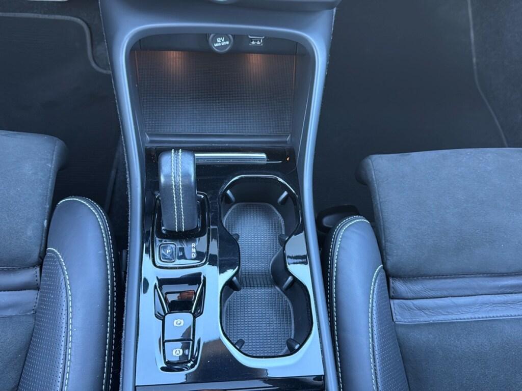 Volvo XC40 2.0 B4 R-design awd auto my21